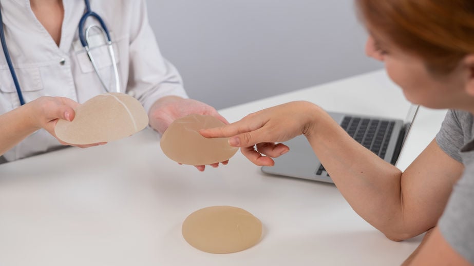 john-park-plastic-surgery-Saline-vs-Silicone-Which-Breast-Implant-Is-Right-for-You